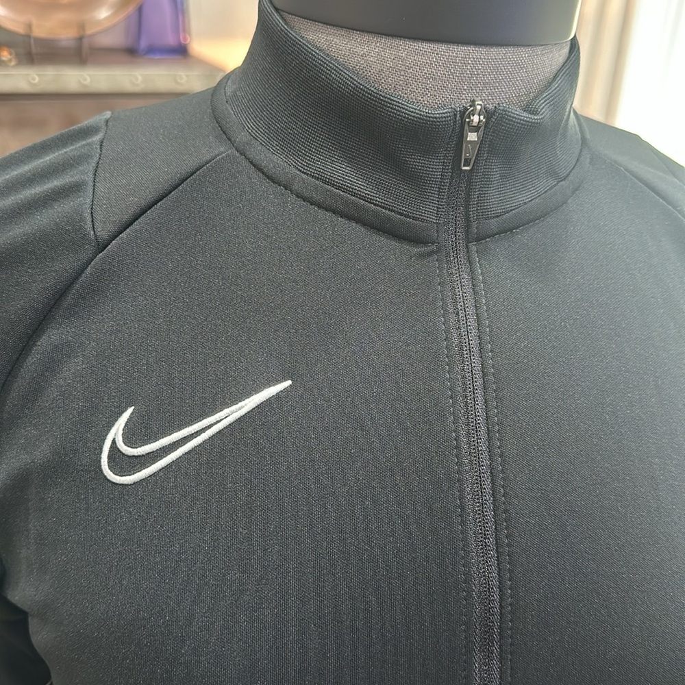 Nike Jacket - Picture 2 of 5